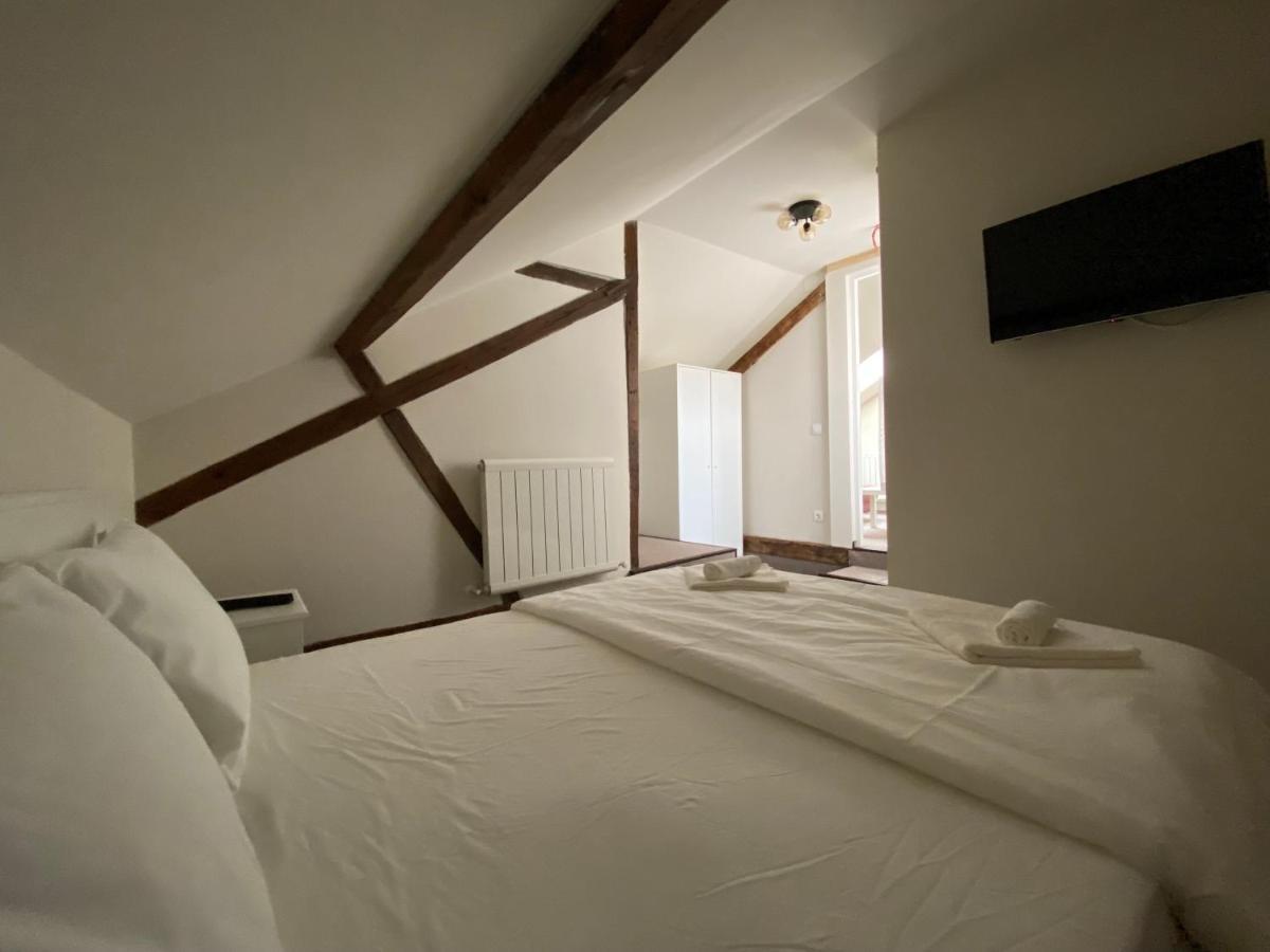 Boutique Rooms With Parking Орадя Экстерьер фото