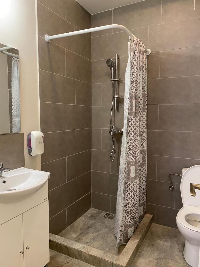 Boutique Rooms With Parking Орадя Экстерьер фото