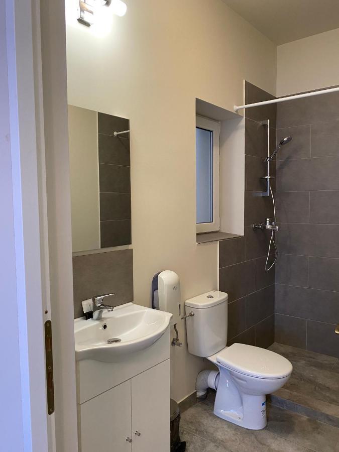 Boutique Rooms With Parking Орадя Экстерьер фото